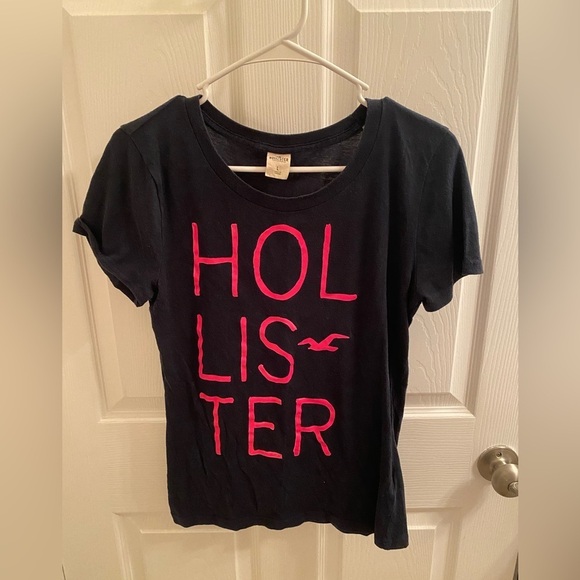 Hollister Tops - Hollister Graphic Tee